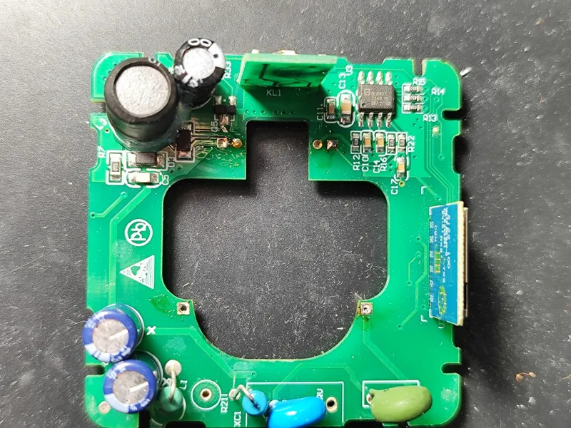 RCS-2-WF smart plug internals 4
